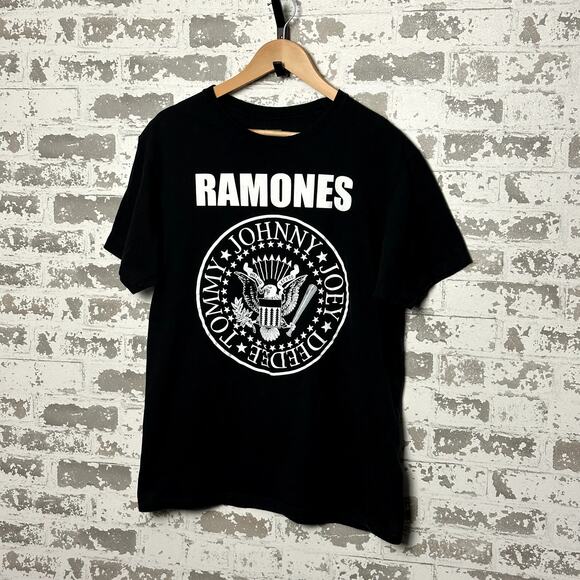 The Ramones Crest Logo Shirt Size large Ramones 1234 - Picture 1 of 4